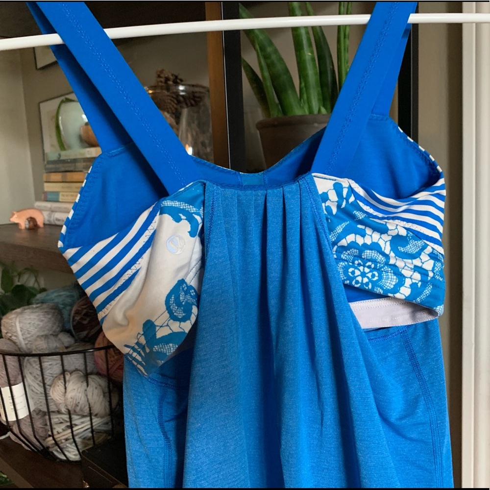 Lululemon Blue Floral Tank with Bra size 4 ๐๐๐ - Picture 5 of 7